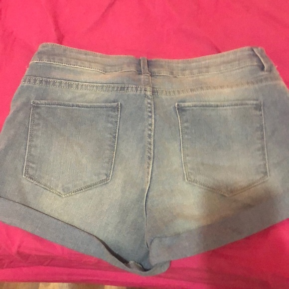 Denim cuffed shorts - Picture 4 of 4